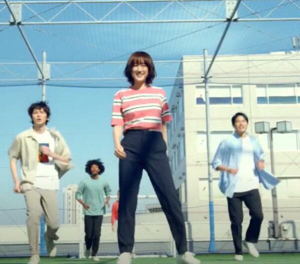 金子隼也が出演したユニクロCMの画像