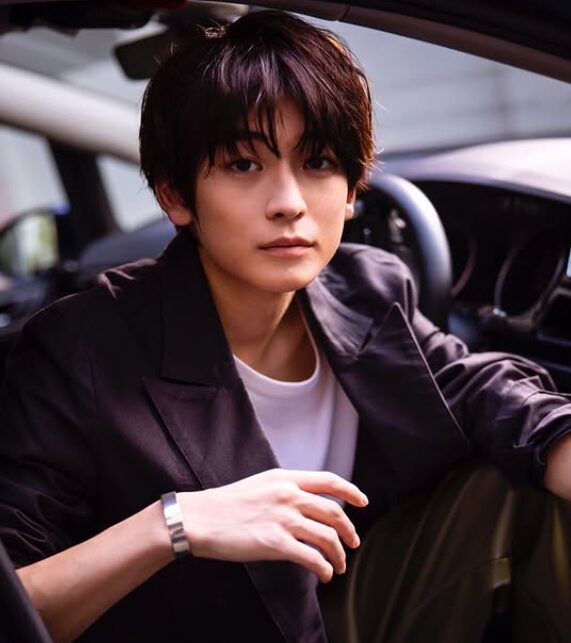 高橋文哉の画像