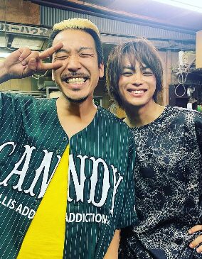 「HiGH&LOW」シリーズで共演時のうえきやサトシと神尾楓珠のツーショット画像