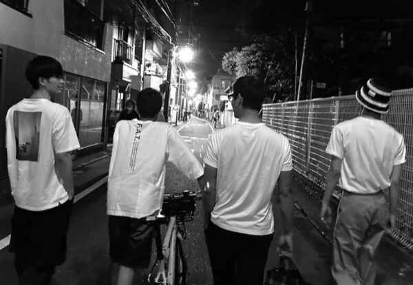沢村一樹、野村大貴、野村康太、三男と写っている画像