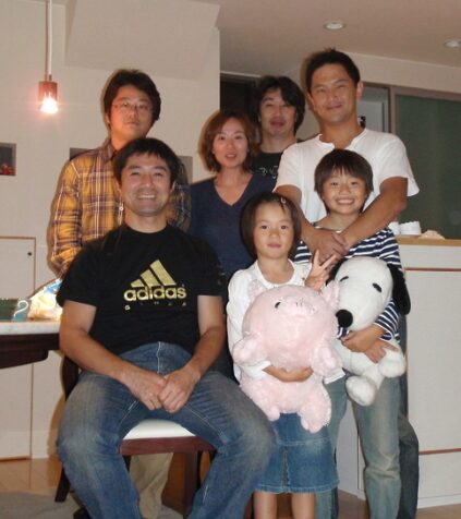 西垣匠の幼少期の家族写真の画像