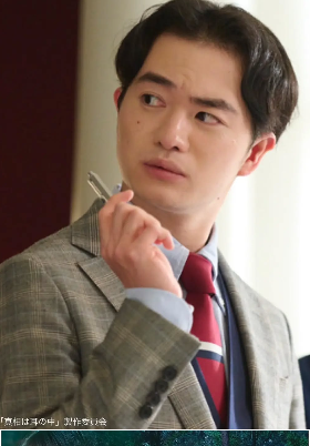 森永悠希の左右の眉毛がずれているように見える画像