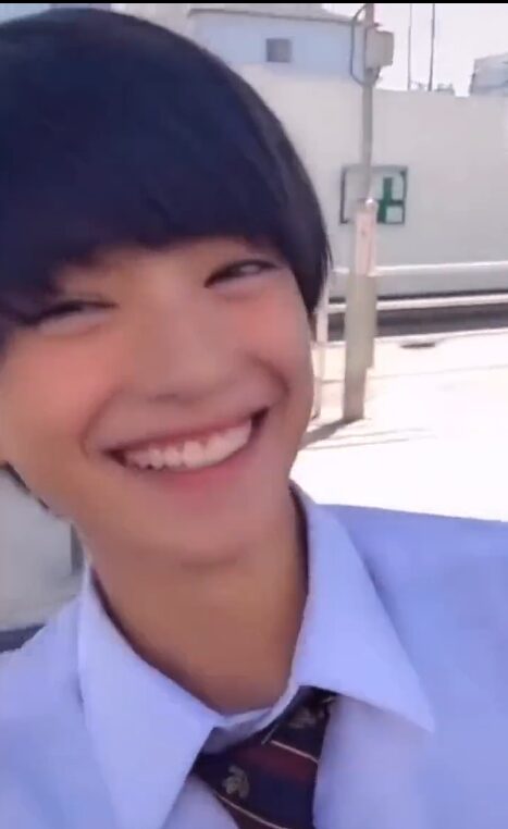 TikTokで話題を呼んだ動画に出演時の岩瀬洋二の画像