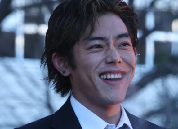 吉村界人の画像