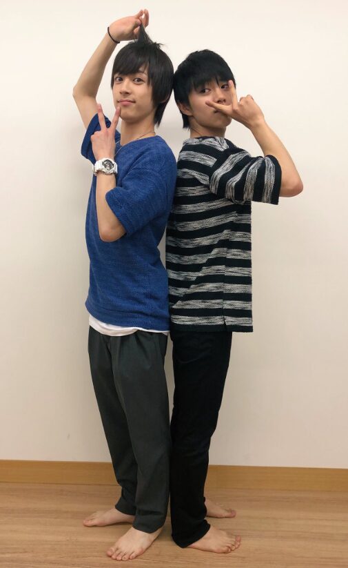 醍醐虎汰朗と阿久津仁愛が2018年に背比べしている時の画像