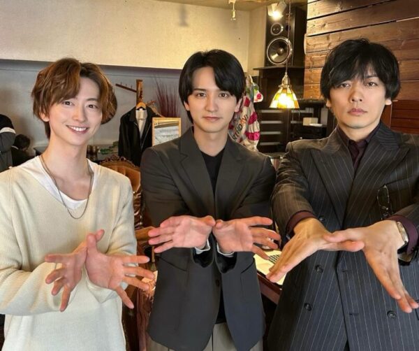 買われた男出演時、共演者と一緒に写っている池田匡志の画像