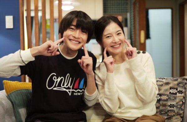 高橋文哉と吉高由里子の画像