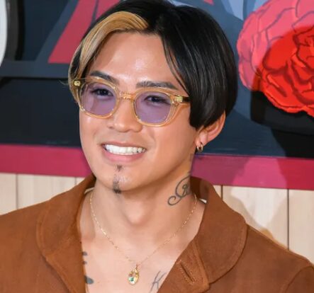 数原龍友の首のタトゥーが確認できる画像