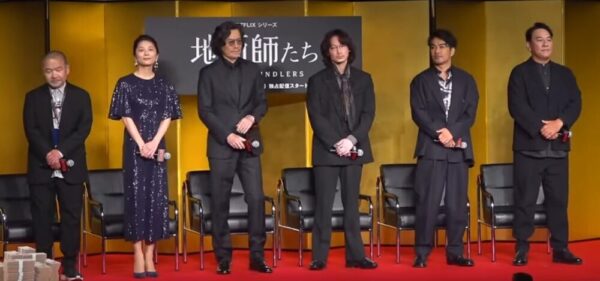 綾野剛と豊川悦司の画像