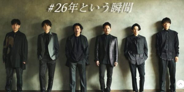 V6が6人で立って横並びに並んでいる画像