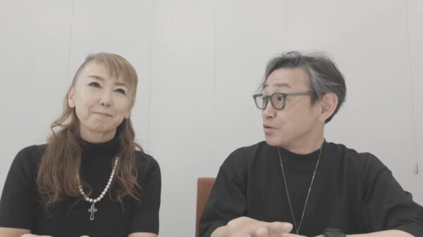 石井正則のYoutubeチェンネル内で東ちづると共演している画像