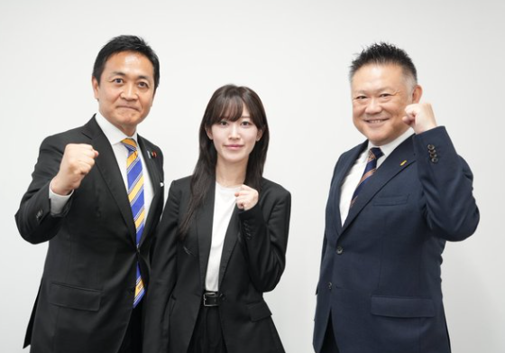 玉木議員と渡辺莉央の画像