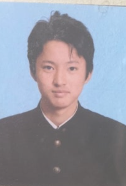 青山新の中学校の生徒手帳の顔写真の画像