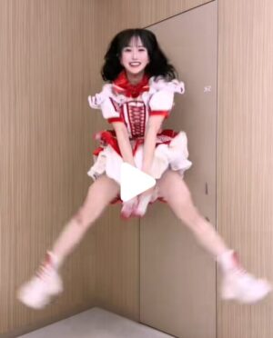 TikTokで踊る相川暖花の画像