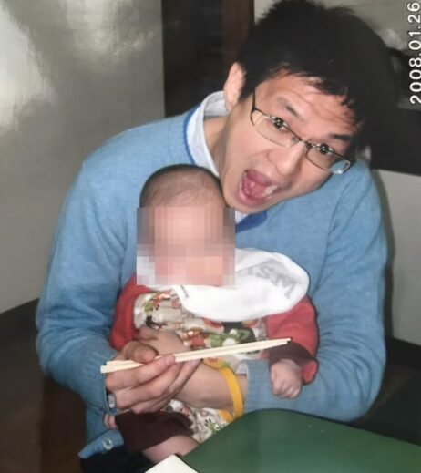 朴鐘顕と子供（顔はモザイク）の画像